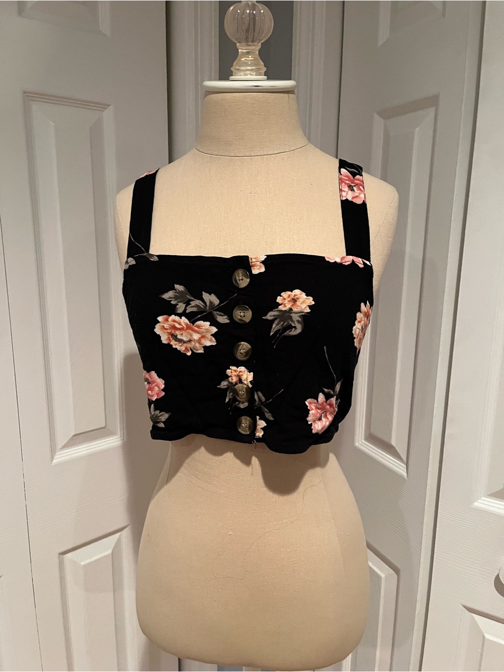 American Eagle Outfitters Black Floral  Crop Top